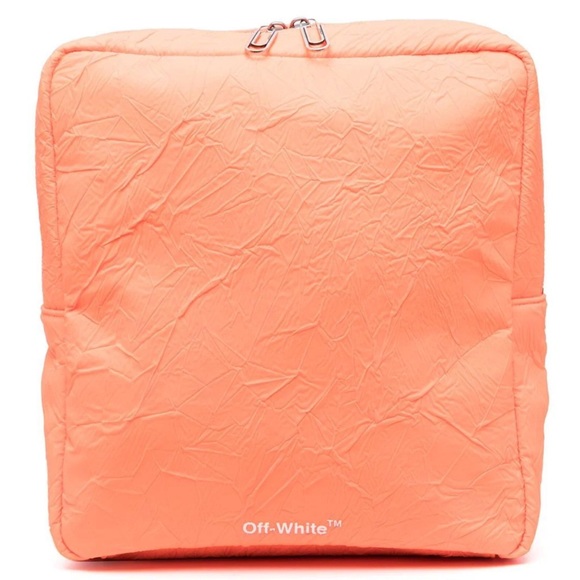 Off-White
logo-print messenger bag
FARFETCH - Picture 5 of 11